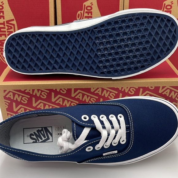 Vans WMNS Authentic (Angstrping) Dress blue/True White
VN000EE332D
Sneakers - Picture 5 of 16